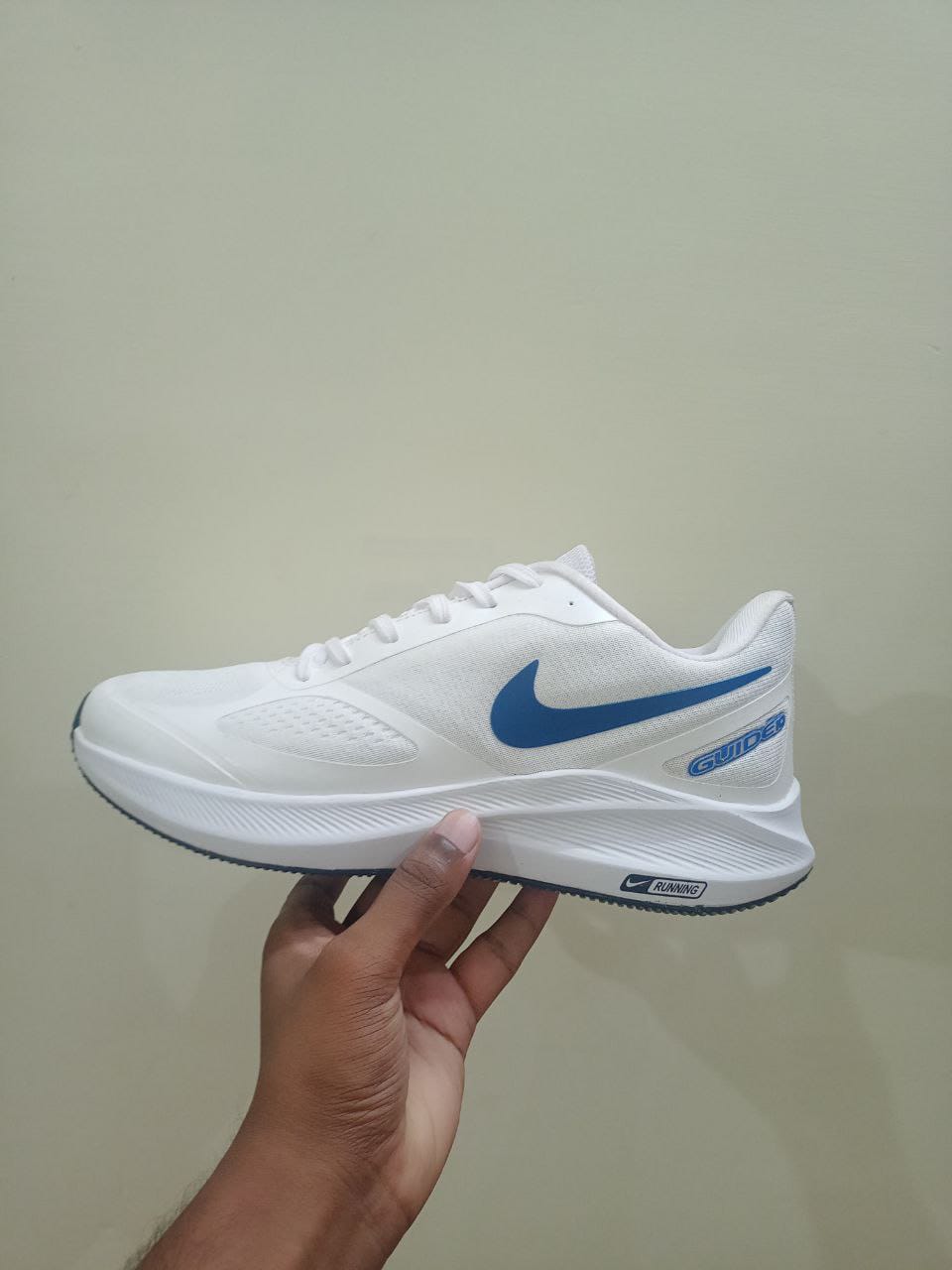 Nike Guide 10 White - The Trendy